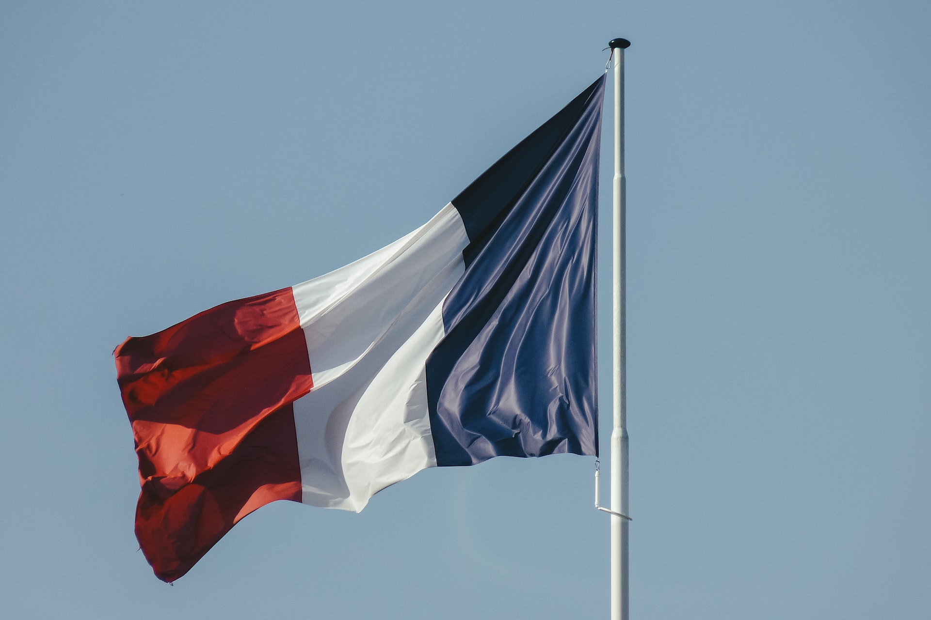 Bandiera della francia su di un'asta