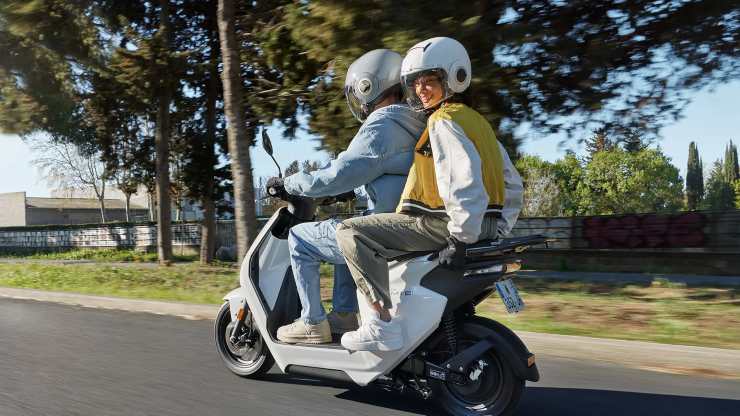 Honda motorino elettrico scooter produzione