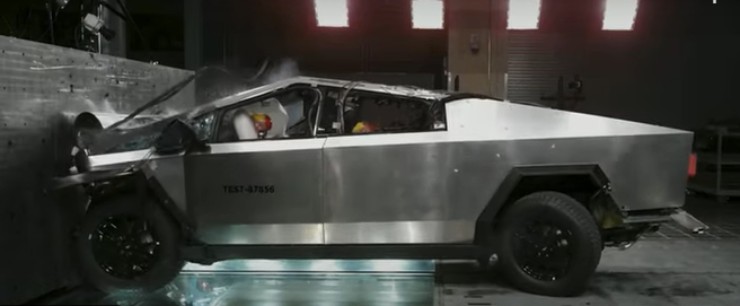 Tesla Cybertruck crash test problemi auto elettrica