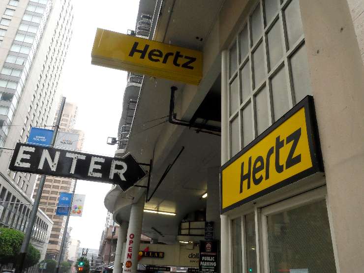 Hertz vende le elettriche