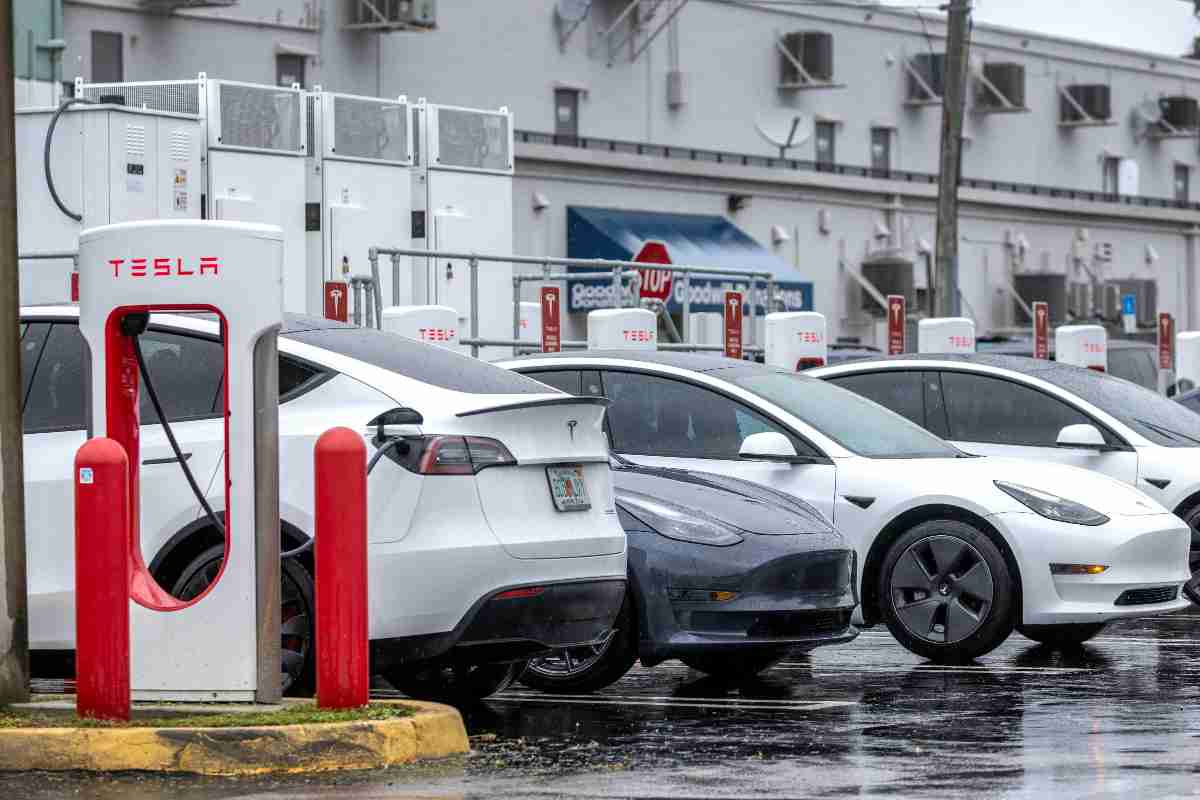 Tesla impone una tassa presso alcuni Supercharger